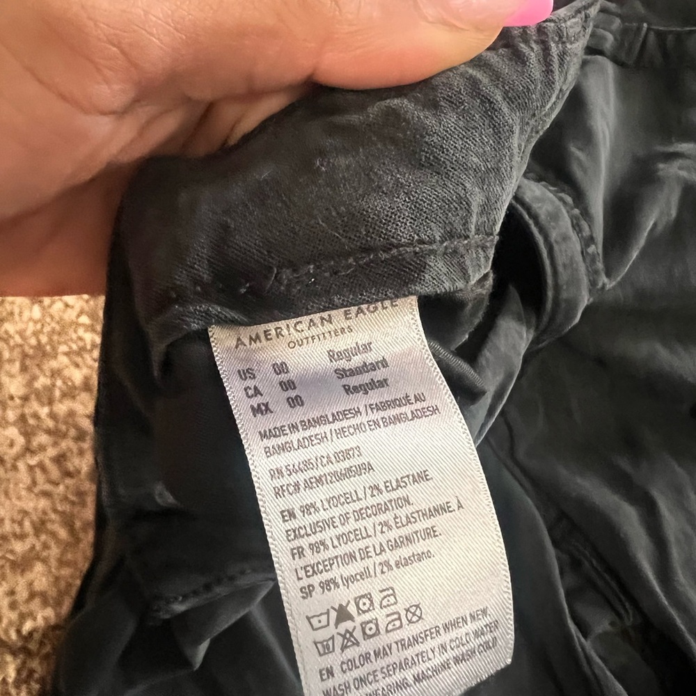 Black AMERICAN EAGLE cargo jeans, size: REGULAR FIG, size: 00.